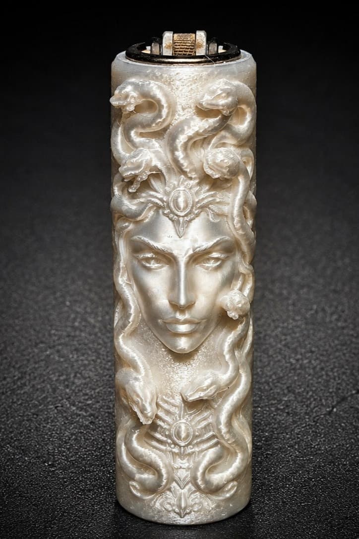 Medusa Figürlü Çakmak Kılıfı