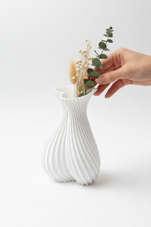 Kalp Şeklinde Tasarım Vazo