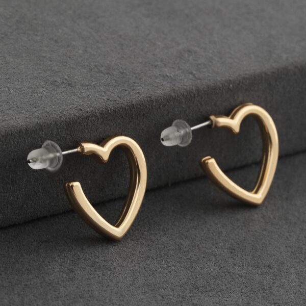 Kalp Figürlü Altın Renk Bijüteri Küpe