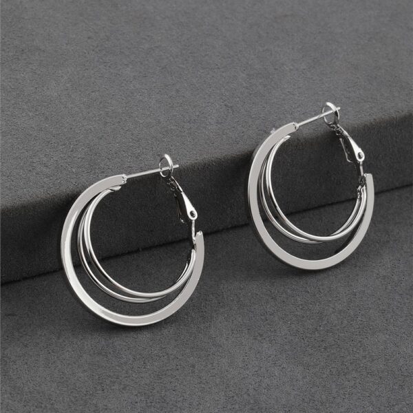 Üçlü Halka Gümüş Renkli Çelik Küpe