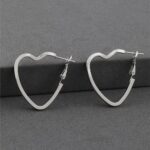 Kalp Form Gümüş Renkli Çelik Halka Küpe