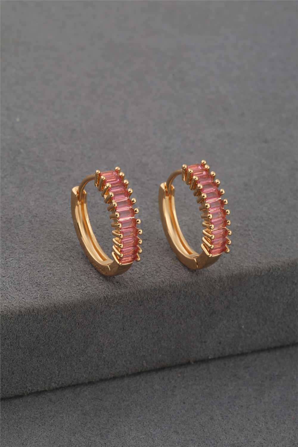 62834-Uploads-Urunresimleri-Buyuk-Celik-Kupe-667-91-Jpg.jpg Pembe Taş Detaylı Altın Renk Çelik Halka Küpe - Görsel 1