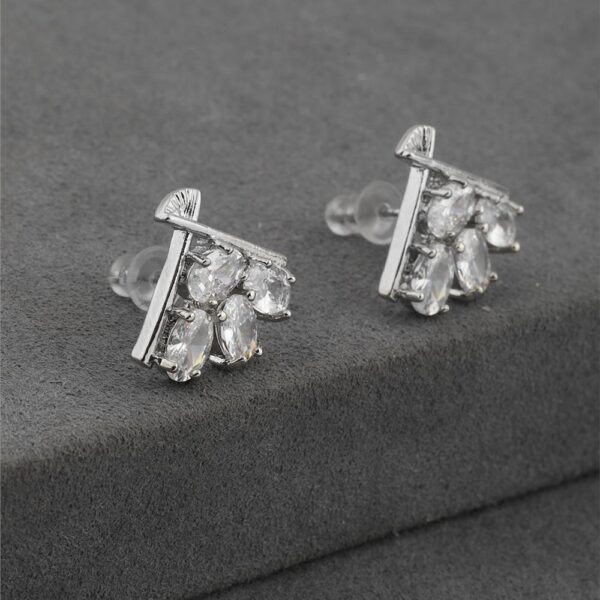 Taşlı Gümüş Renk Çelik Küpe