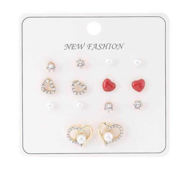 Kalp Figürlü Taş ve İnci Detaylı Gold Renk Bijuteri Küpe Seti