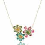 Üç Çiçek Figürlü Altın Renkli Çelik Kolye