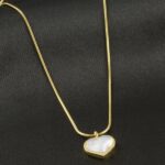 Kalp Figürlü Gold Renk Çelik Kolye