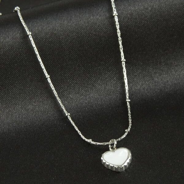 Sedef Detaylı Kalp Figürlü Silver Renk Lüks Paslanmaz Çelik Kolye