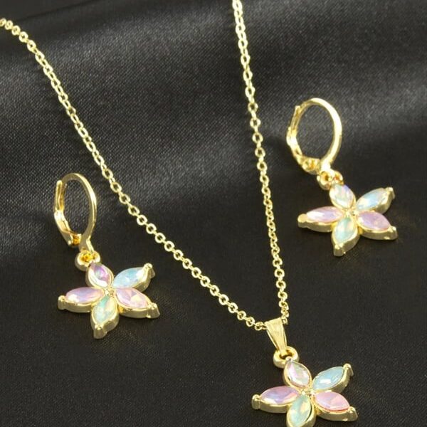 Renkli Taşlı Papatya Figürlü Gold Renk Bijuteri Kolye Küpe Seti