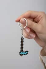 Minecraft Elmas Balta Figürlü Anahtarlık - Görsel 2