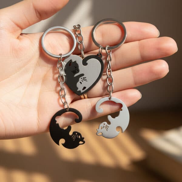 Sevimli Kedi Figürlü Çift Anahtarlık